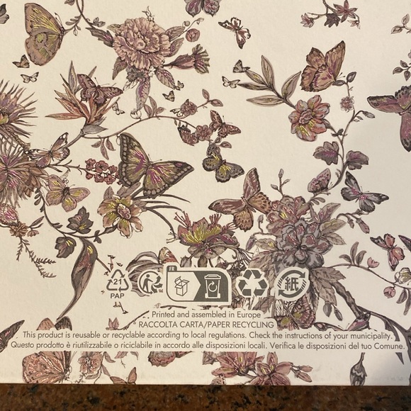 Christian Dior Around the World gift box with magnetic closure flap - Picture 11 of 15